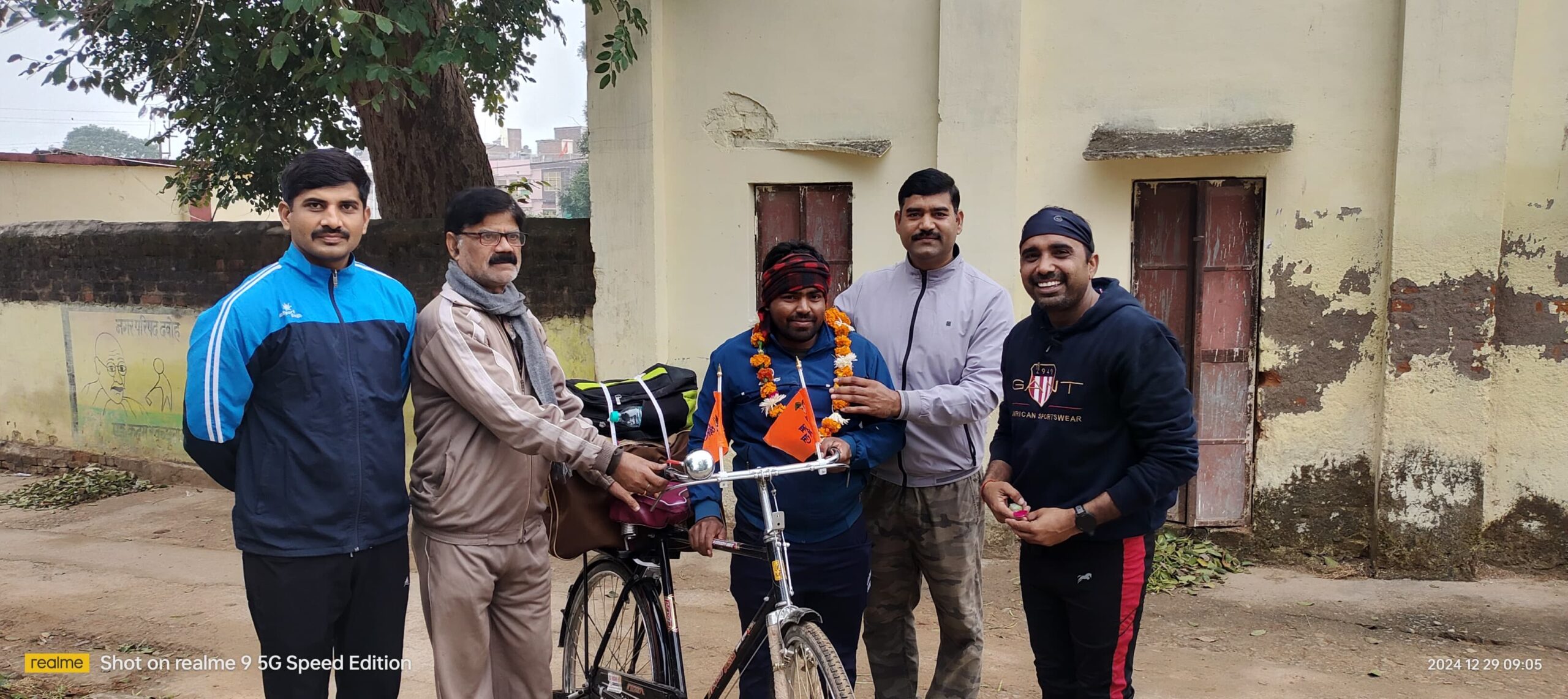 389 किमी की यात्रा कर साइकल से बागेश्वर धाम पहुंचेंगे उप्र के अजय यादव
