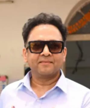 यूपी सरकार नें 46 IAS अफसरों के पदों में किया बदलाव,योगी के ख़ास संजय प्रसाद का लौटा पुराना रुतबा