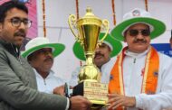 ब्रज प्रेस क्लब द्वारा आयोजित पुलिस प्रशासन पत्रकारों के क्रिकेट मैत्री मैच में पुलिस प्रशासन ने पत्रकारों को हराकर जीती विजेता ट्रॉफी