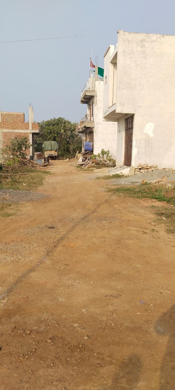भू माफिया ने मऊ में 5,विक्रमपुर में 3 बीघा 5 विस्वा करोड़ो कीमत वाली बेची सरकारी जमीन