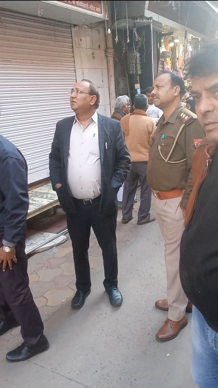 जिलाधिकारी के निर्देश पर सिटी मजिस्ट्रेट ने आश्रम को कराया कब्जा मुक्त