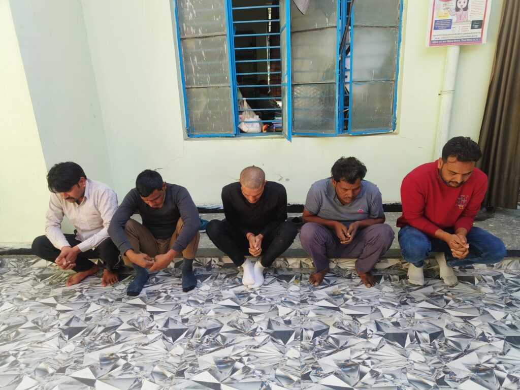 रेतमाफियाओं की दबंगई के वायरल हुए वीडियो पर पुलिस ने लिया एक्शन