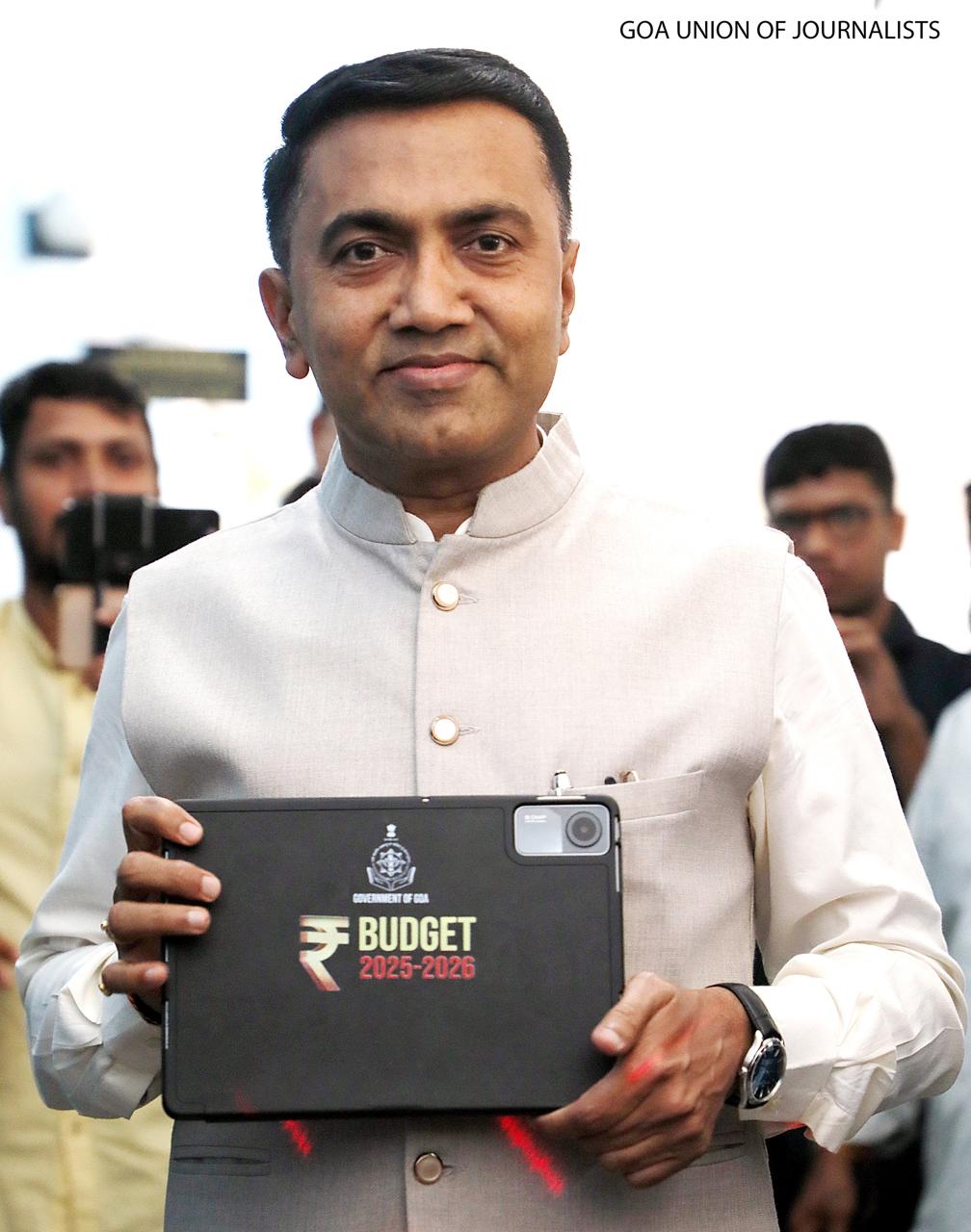 CM Sawant accepts GUJ proposals, announces Journalism Clubs in colleges
