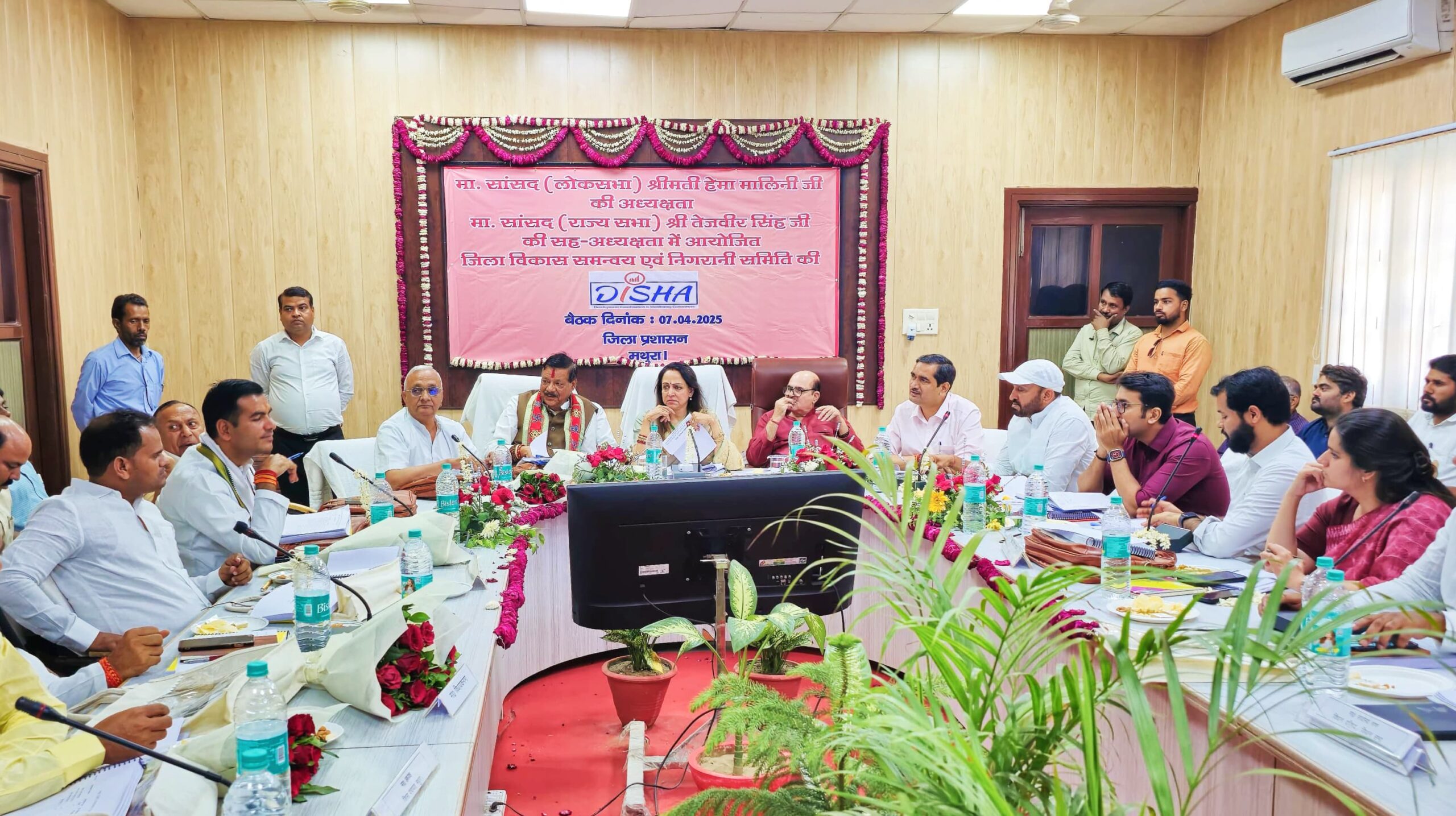 परिक्रमा मार्ग पर से अतिक्रमण को हटा कर साफ़ सफ़ाई करें दुरुस्त: हेमा मालिनी