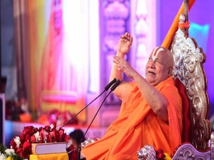 यमुना की दुर्दशा पर भड़के स्वामी रामभद्राचार्य, कैबिनेट मंत्री चौधरी लक्ष्मी नारायण को दी नसीहत