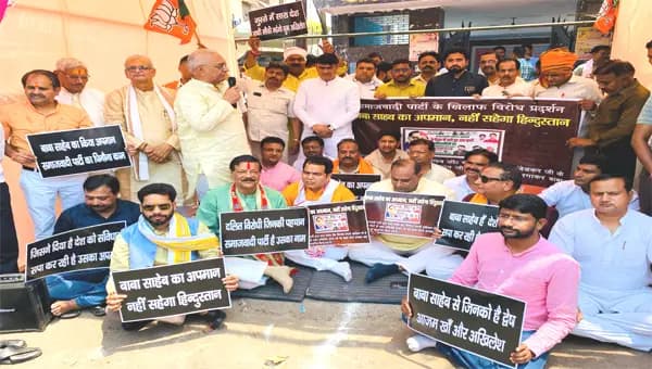 बाबा साहब के चित्र को आधा काट अपना चेहरा लगवाने वाले अखिलेश यादव ने किया उनका अपमान: श्रीकांत शर्मा