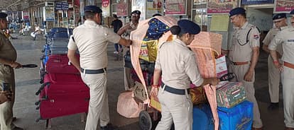 मथुरा रेलवे जंक्शन पर बढ़ाई गई सुरक्षा चप्पे-चप्पे पर पुलिस की नजर