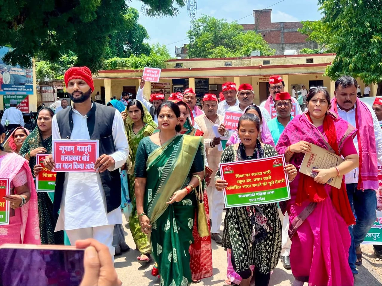 पिछड़े, दलित, शोषित, वंचित समाज को शिक्षा से दूर करने की साजिश कर रही भाजपा सरकार: सपा