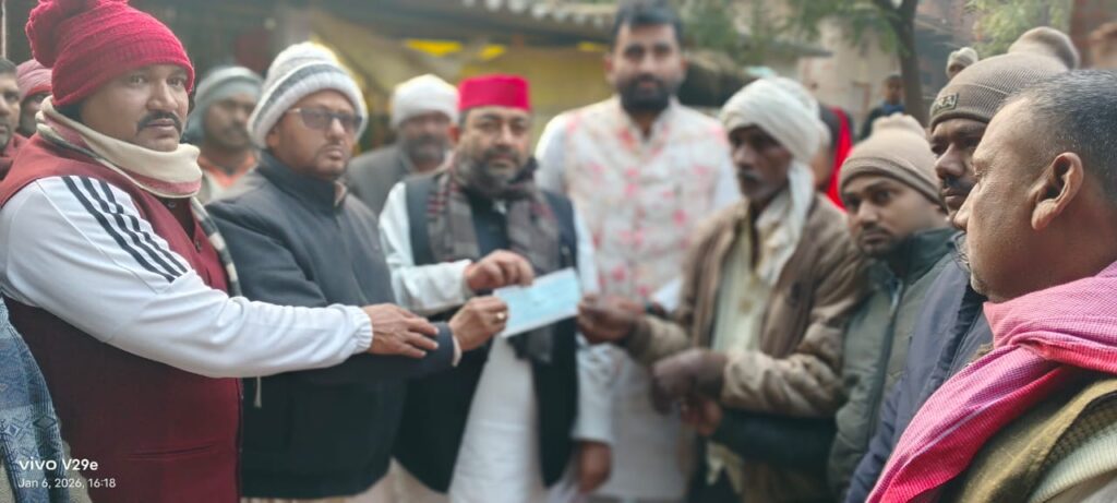 स्व. शमशेर चौहान के परिजन को सपा ने दी एक लाख की आर्थिक मदद