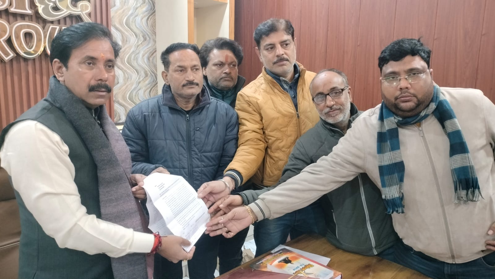 उत्पीड़न के खिलाफ श्रम मंत्री से मिले मीडियाकर्मी