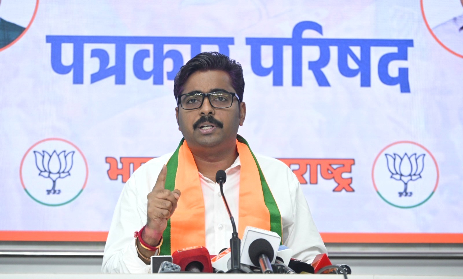 बाला साहब ठाकरे का नाम भी लेने का संजय राउत को कोई अधिकार नही: नवनाथ बन