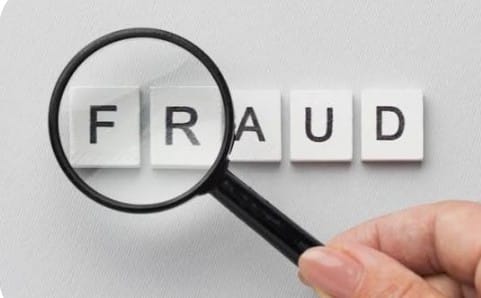 जिन पर एफआईआर वो भी कर रहे हैं धड़ल्ले से नौकरी