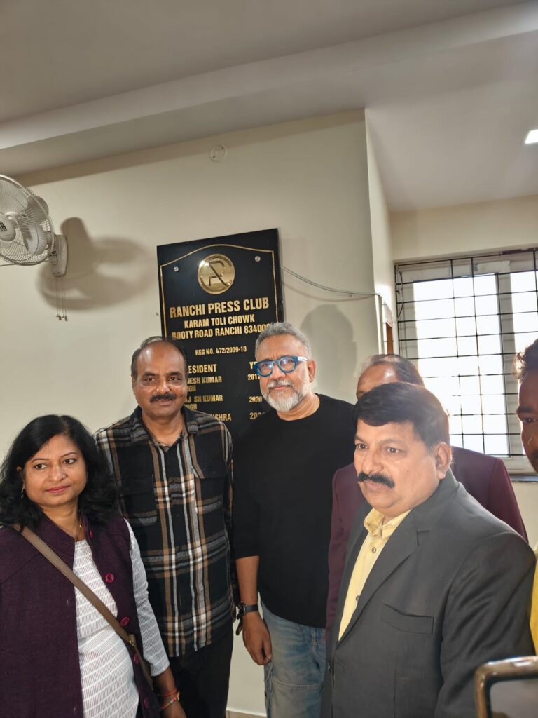 IFWJ की मौजूदगी में अनुभव सिन्हा का सम्मान