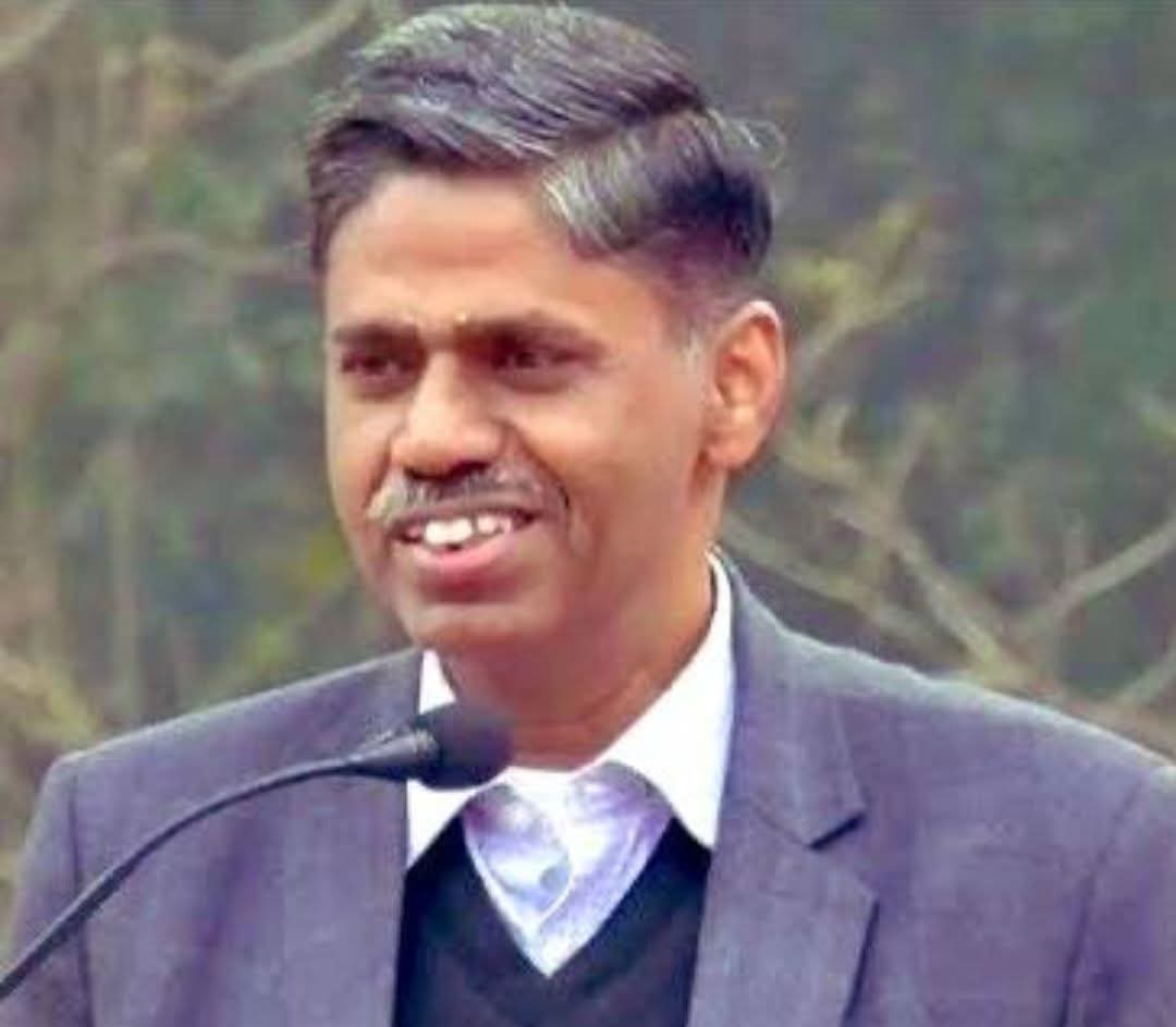 यूपी में 3 PCS अफ़सर निलंबित, कुछ और लोग भी आ सकते हैं जद में