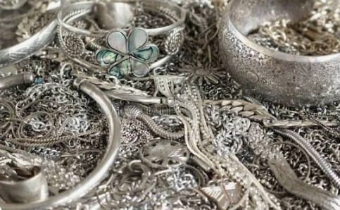 राजकोट की फर्म से 120 किलों चांदी के जेवर की चोरी, एक आरोपी गिरफ्तार