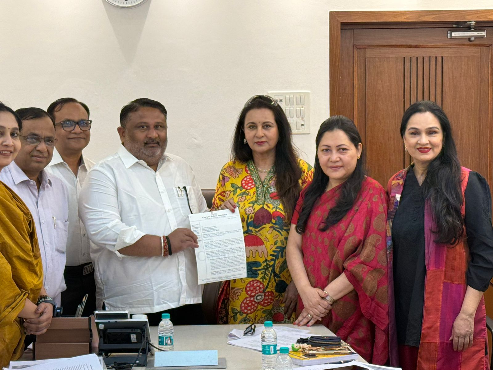 सिने कलाकारों के लिए अलग से तैयार की जाएगी नियमावली :आकाश फुंडकर