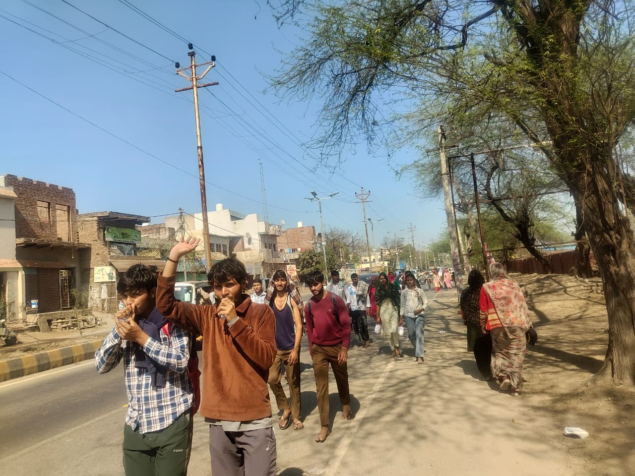 कृष्ण नगरी में गूंजा “बम-बम भोले” का जयघोष