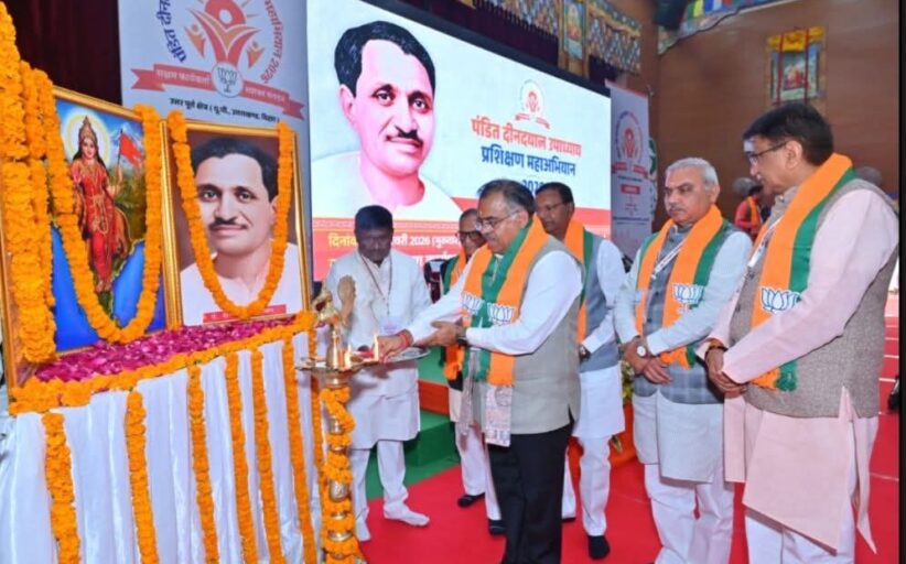 विपक्ष SIR में अटका उधर BJP ने सोशल मीडिया पर AI तकनीकी से दक्ष कार्यकर्ताओं की फ़ौज को कर दिया