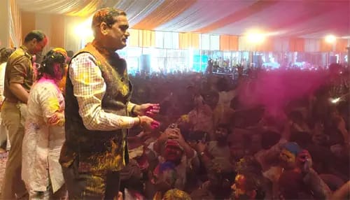 बृज में होली का शंखनाद: रमण रेती में उड़ा श्रद्धा का गुलाल