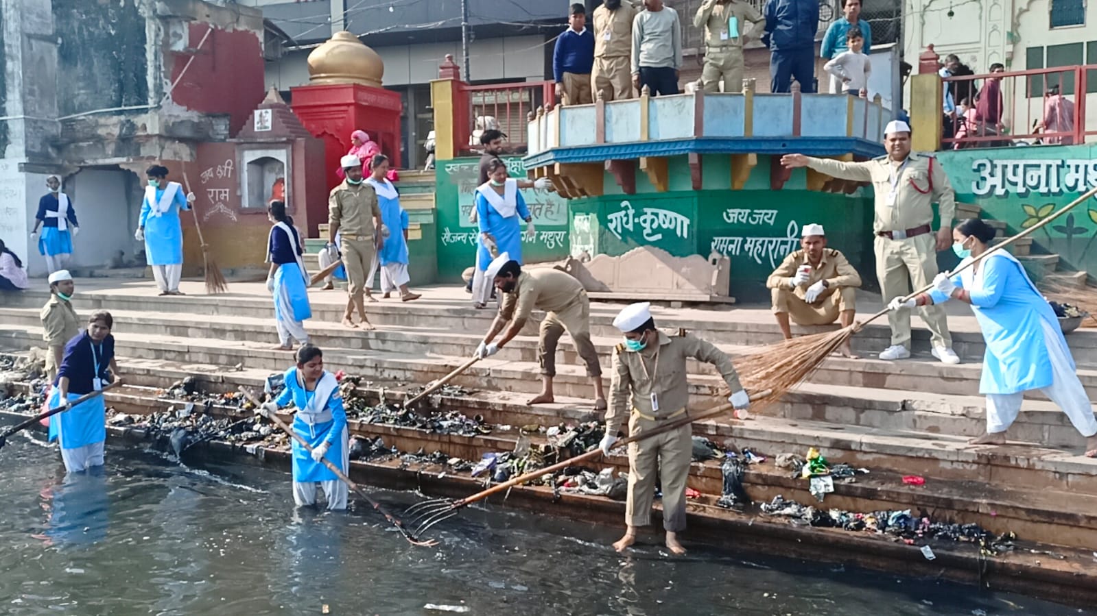 अमृत परियोजना के तहत निरंकारी भक्तों ने चमकाए यमुना के घाट