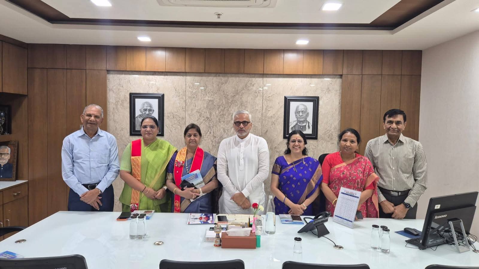 SRK नॉलेज फाउंडेशन ने 