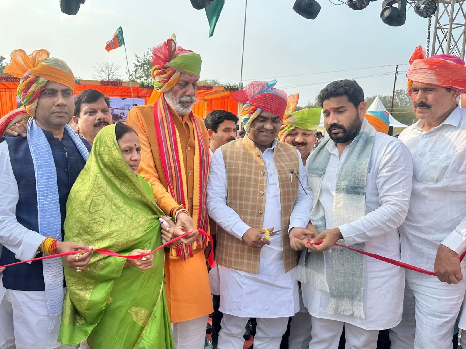 सरकार खेलों के विकास और खिलाड़ियों की उचित मंच देने के लिए कर रही कार्य: गिरीश चंद्र यादव