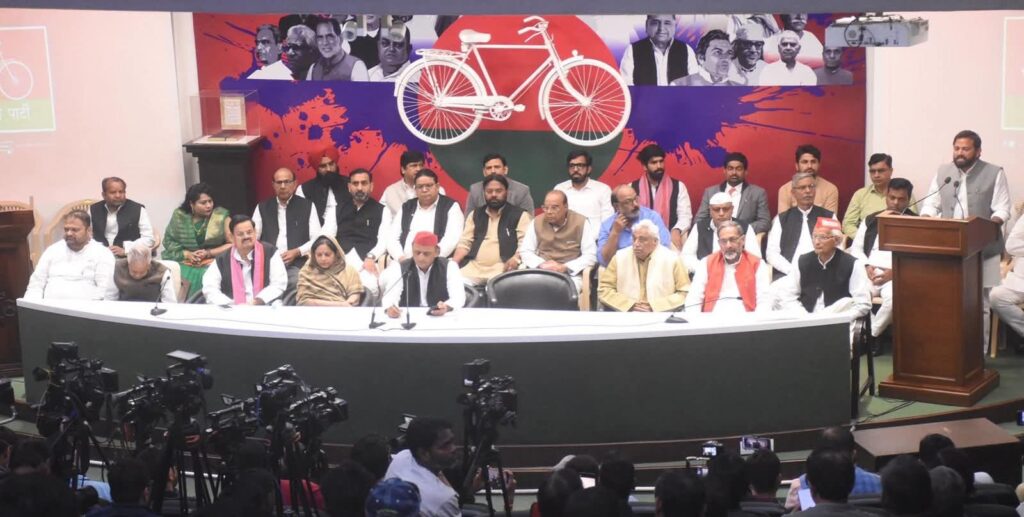 जनता ने सरकार को नकार दिया है बस 