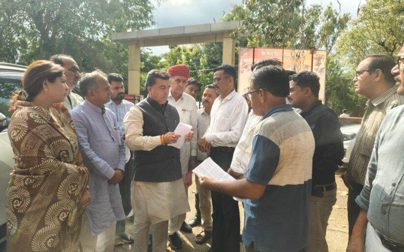 जैसलमेर कलेक्टर की दमनात्मक कार्रवाई से आक्रोशित पत्रकारों ने प्रभारी मंत्री को सौंपा ज्ञापन