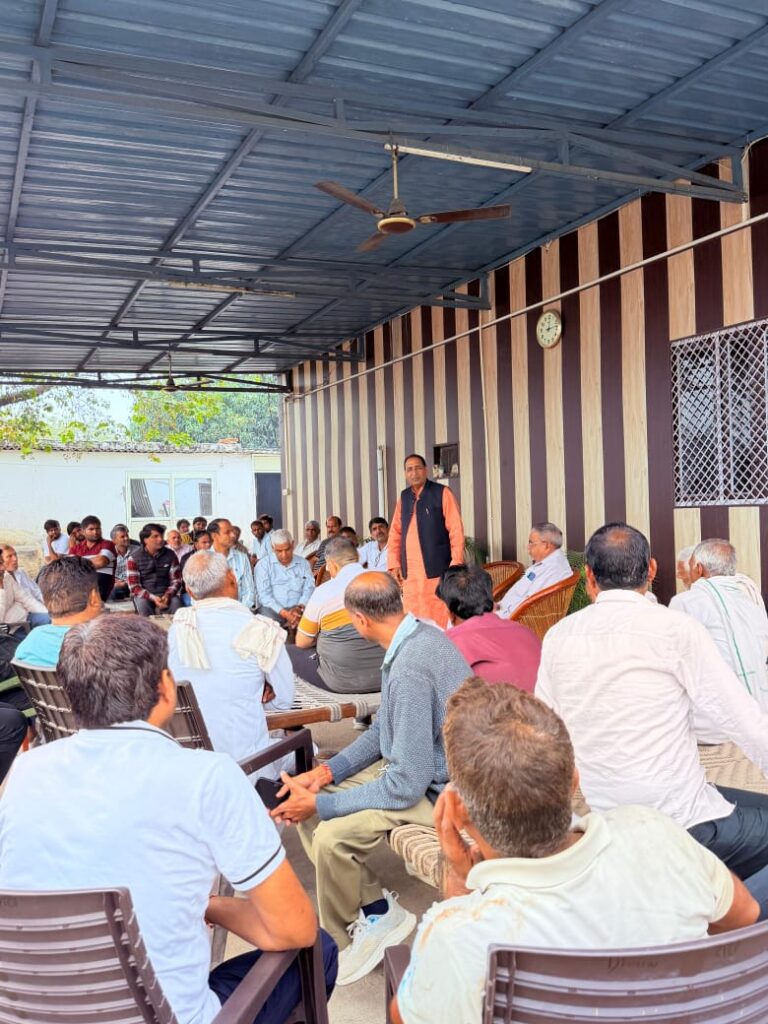 हवाई अड्डे के उद्घाटन में जुटी प्रशासनिक मशीनरी तो जनप्रतिनिधियों ने संभाला भीड़ जुटाने का जिम्मा