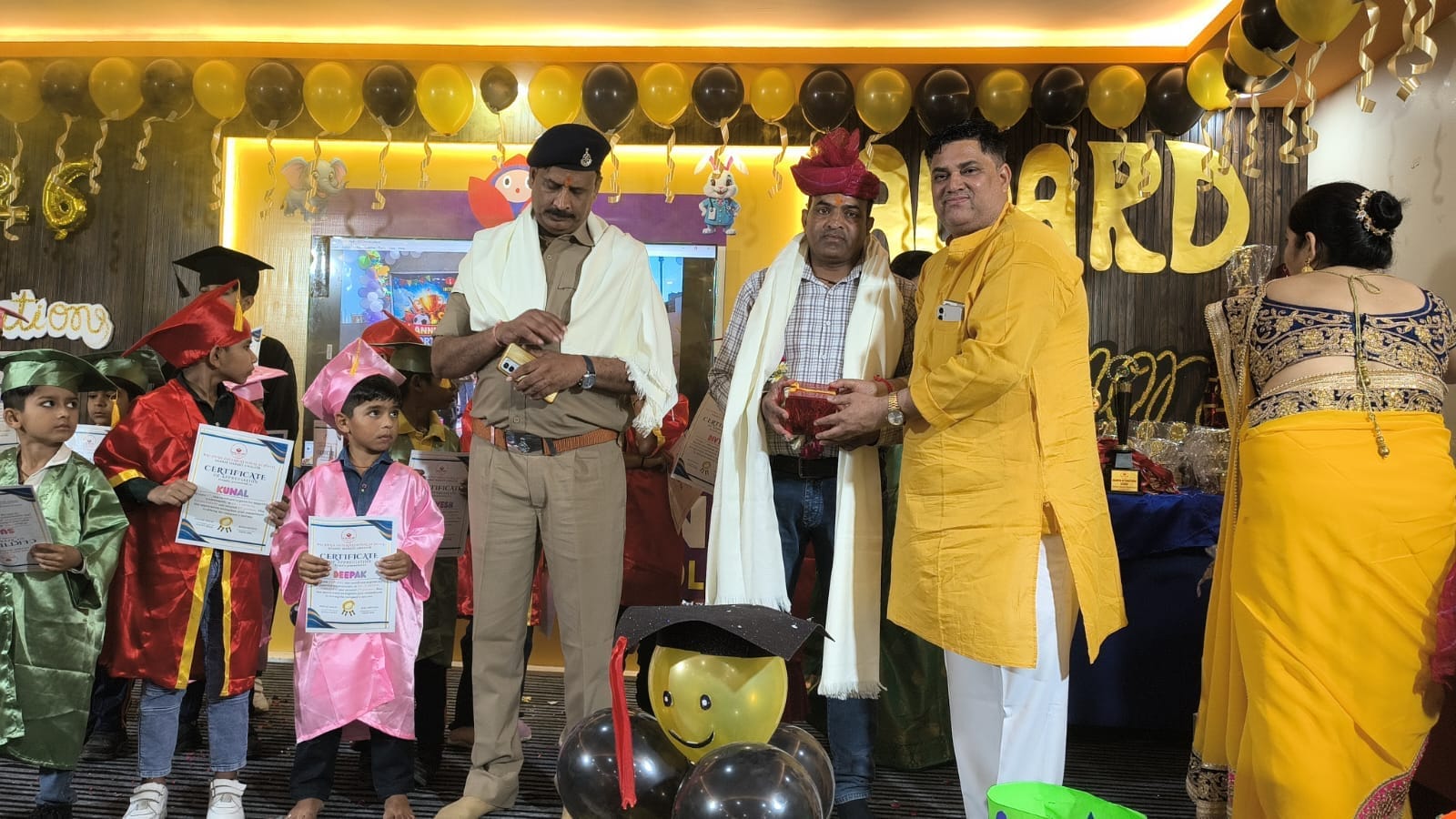 बचपन इंटरनेशनल स्कूल में ग्रेजुएशन