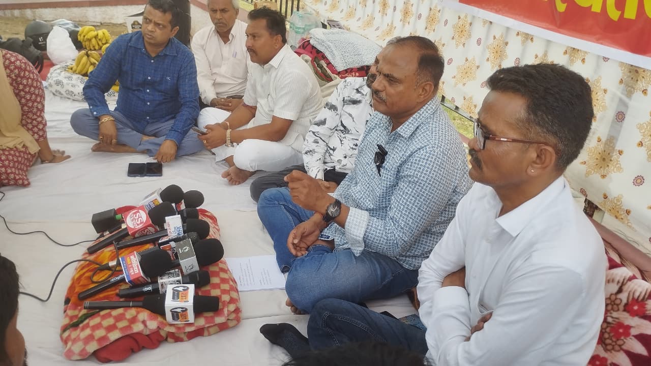 कारनामेबाज कलेक्टर का ट्रान्सफर कर महत्वपूर्ण पोस्टिंग देने से सरकार की जीरो टॉलरेंस पॉलिसी पर उठ रहे सवाल: उपेन्द्र सिंह राठौड़