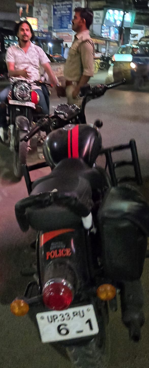 मर्ज़ी हमारी क्योंकि हम हैं खाकी वर्दी धारी!