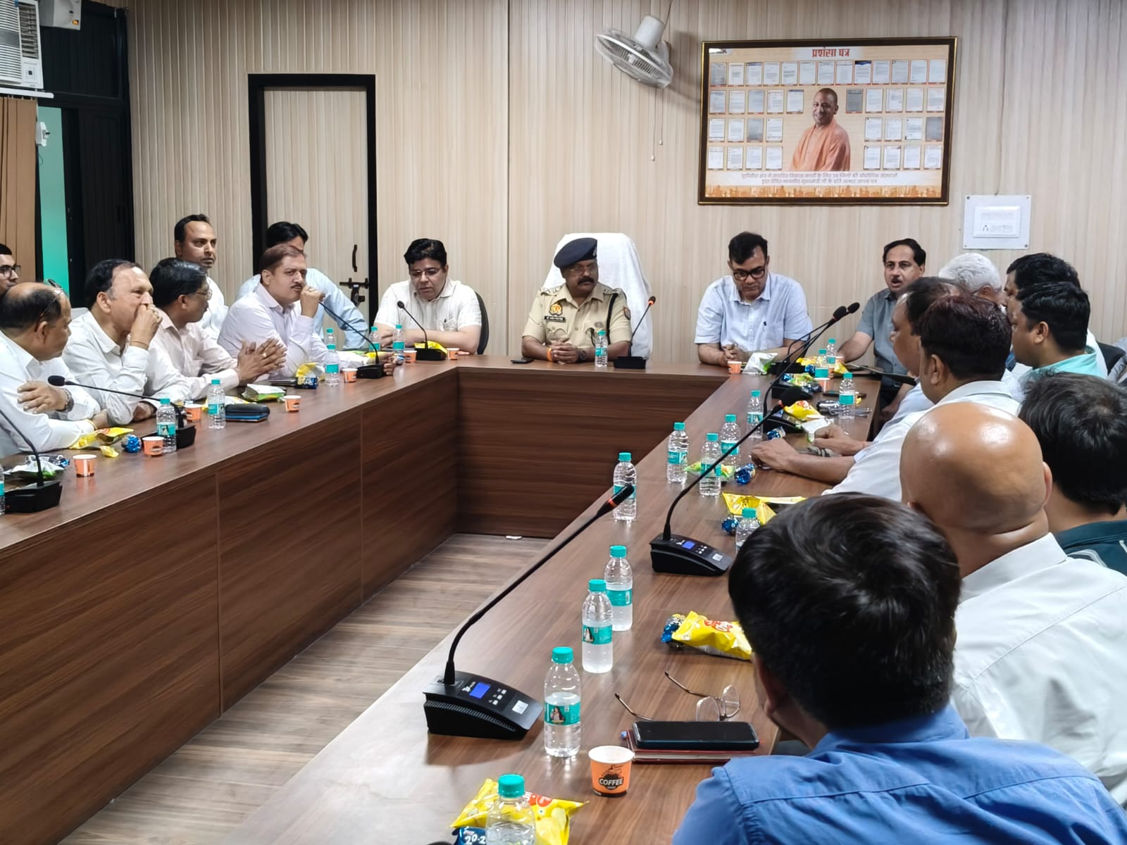 वेतन वृद्धि और कार्रवाई के भय से औद्योगिक क्षेत्रों पर भारी है अविश्वास का माहौल