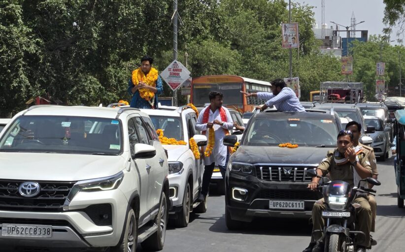 दबंग अंदाज़ में निकली कथा व्यास की शोभा यात्रा से लगे जाम के चलते घंटों बिलबिलाए यात्री