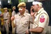 मार खाने के लिए नही है पुलिस वह भी इन्सान हैं उनकी भी सुरक्षा जरूरी