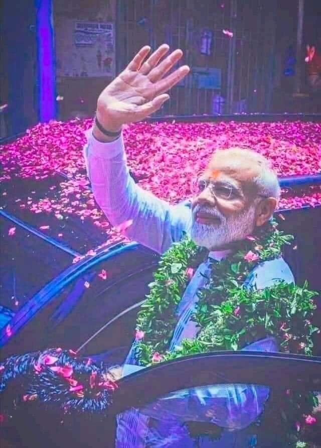 आधुनिक भारत को गढ़ते-बुनते मोदी
