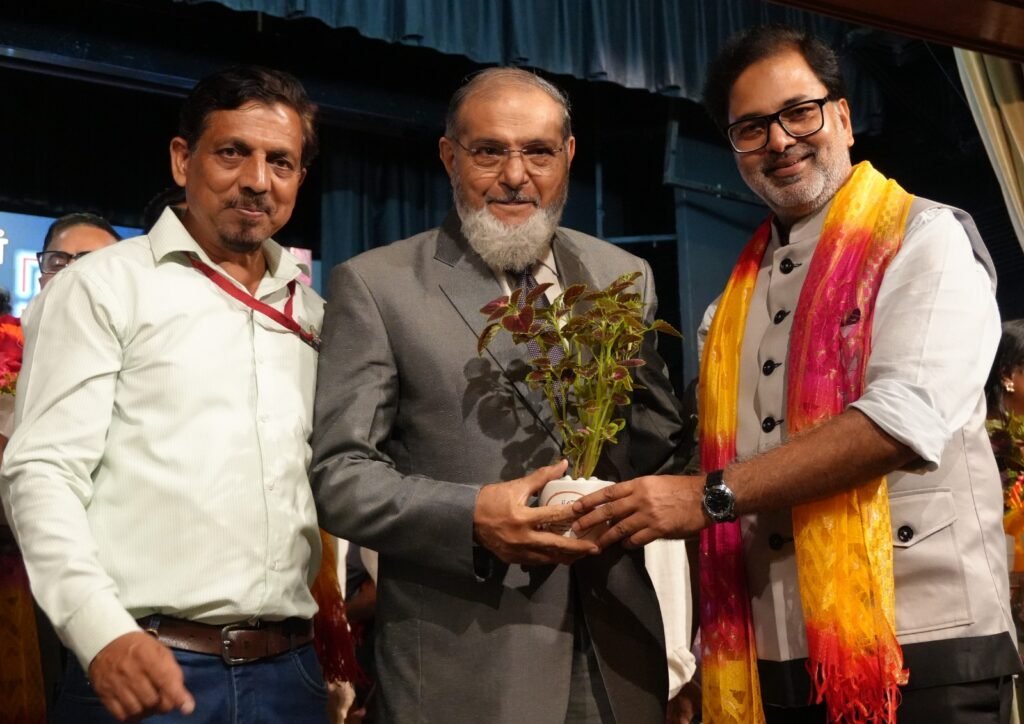 पुलिसकर्मियों का अनुशासन, साहस और कर्तव्यनिष्ठा पूरे समाज के लिए है प्रेरणा स्त्रोत:सलमान खुर्शीद(मुकेश सेठ)(मुंबई)