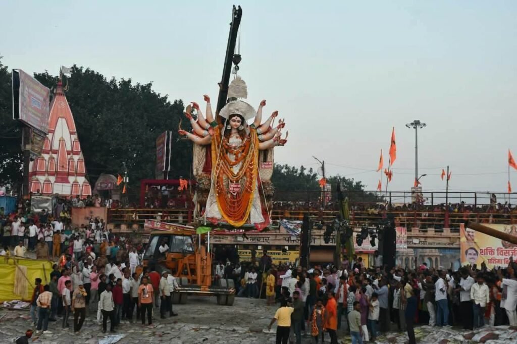 कड़ी सुरक्षा के बीच संपन्न हुआ मां दुर्गा की प्रतिमाओं का विसर्जन, 800 से अधिक प्रतिमाएं विसर्जित