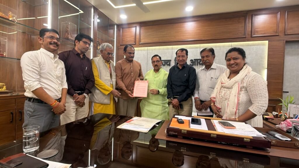 पत्रकारों की पेंशन के लिए उचित मंच पर करेंगे पैरवी- अवनीश अवस्थी